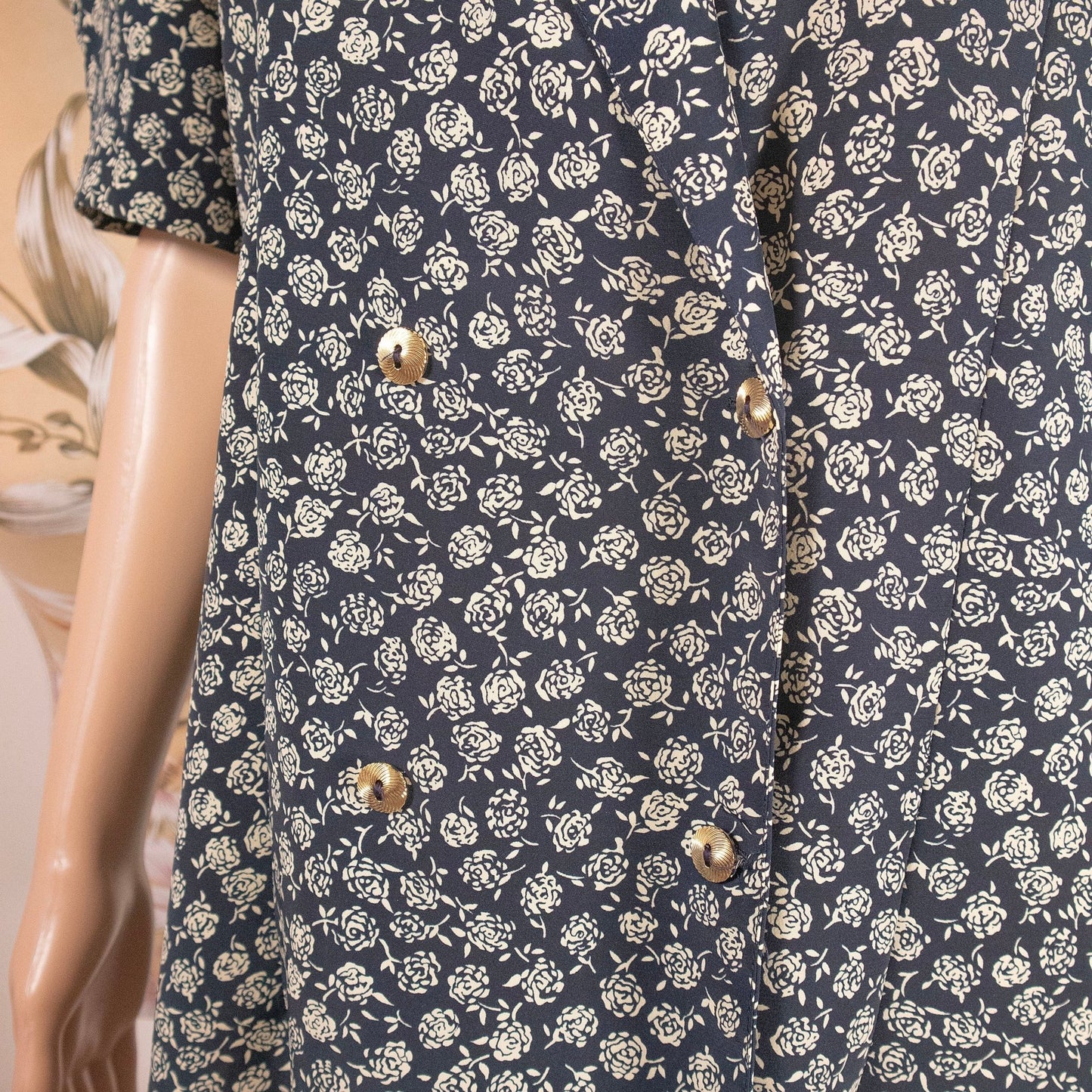 Blusa floreale bianca e blu - abbigliamento vintage Rivesty