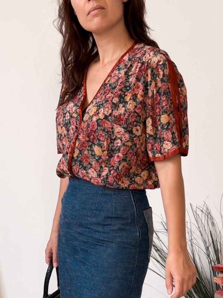 Blusa vintage in seta floreale anni 80 – Taglia M - abbigliamento vintage Rivesty