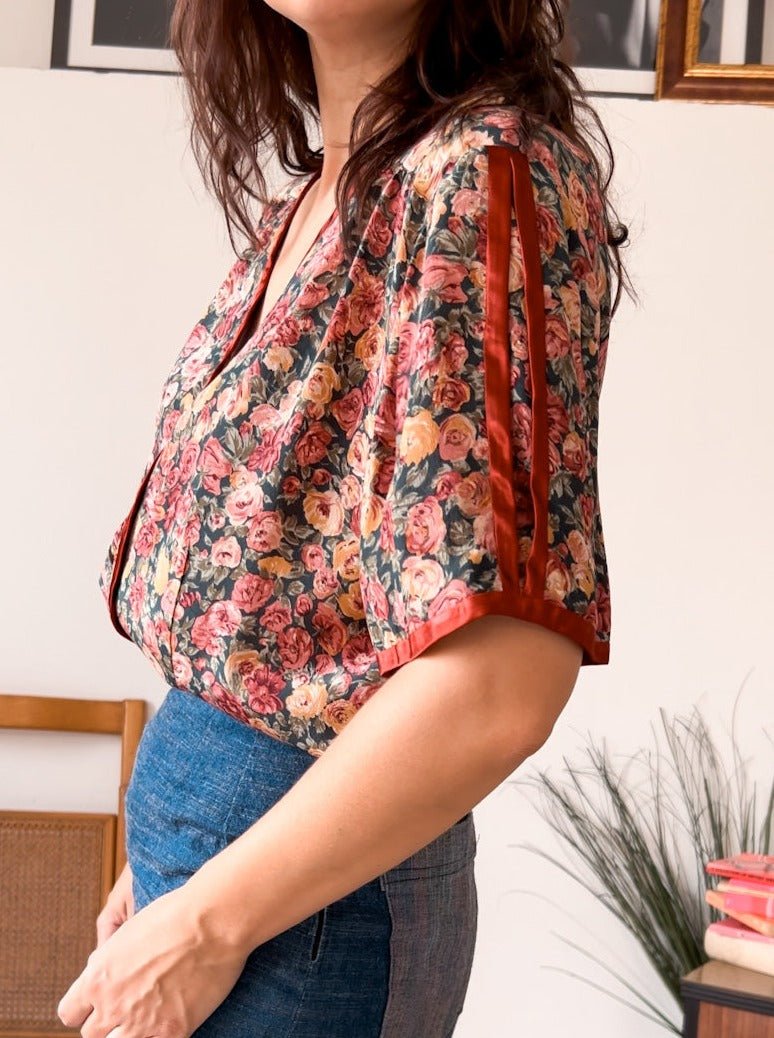 Blusa vintage in seta floreale anni 80 – Taglia M - abbigliamento vintage Rivesty