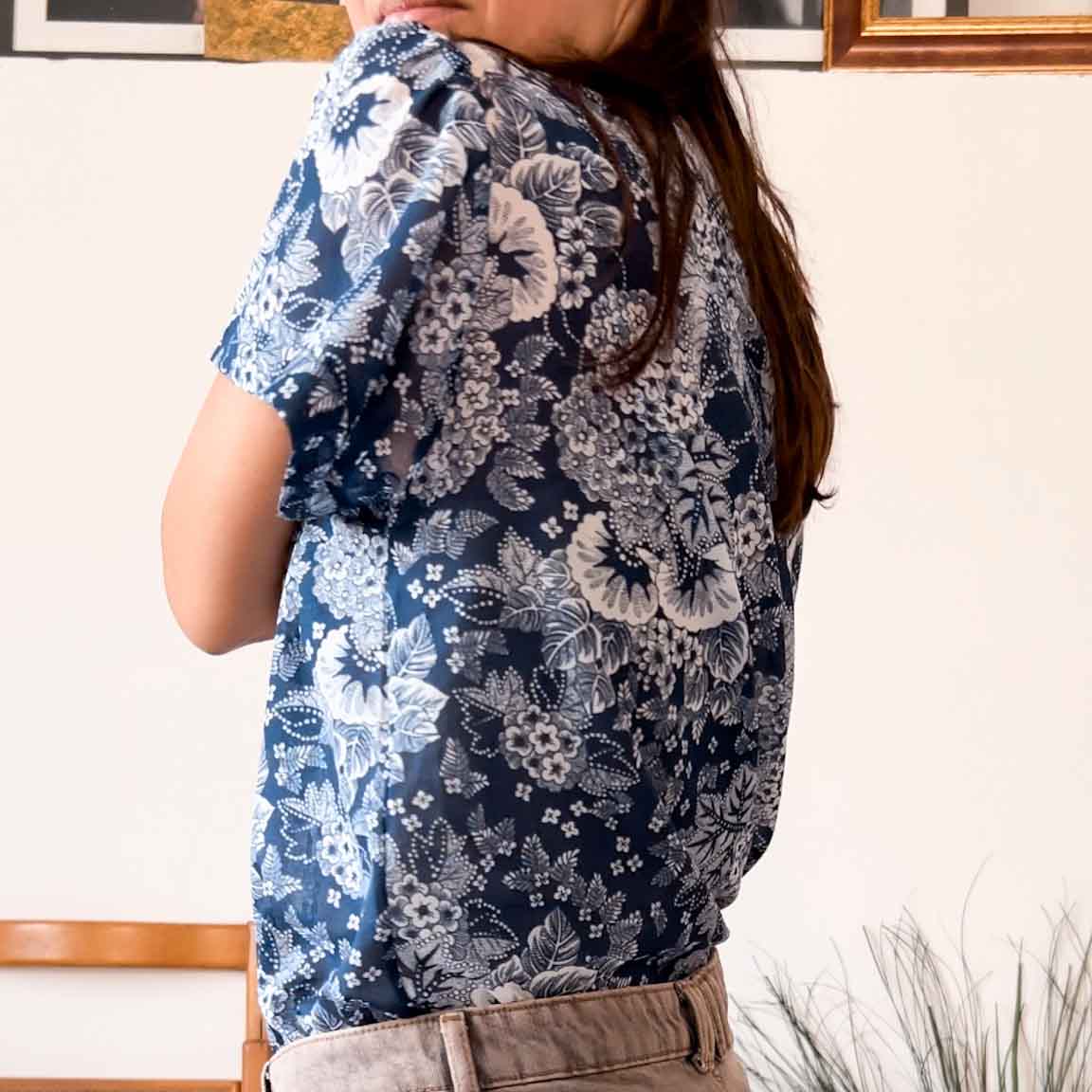 Camicetta vintage fantasia floreale e pizzo bianco - abbigliamento vintage Rivesty