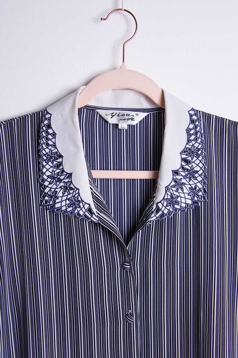 Camicia a righe navy con colletto ricamato – Taglia L - abbigliamento vintage Rivesty