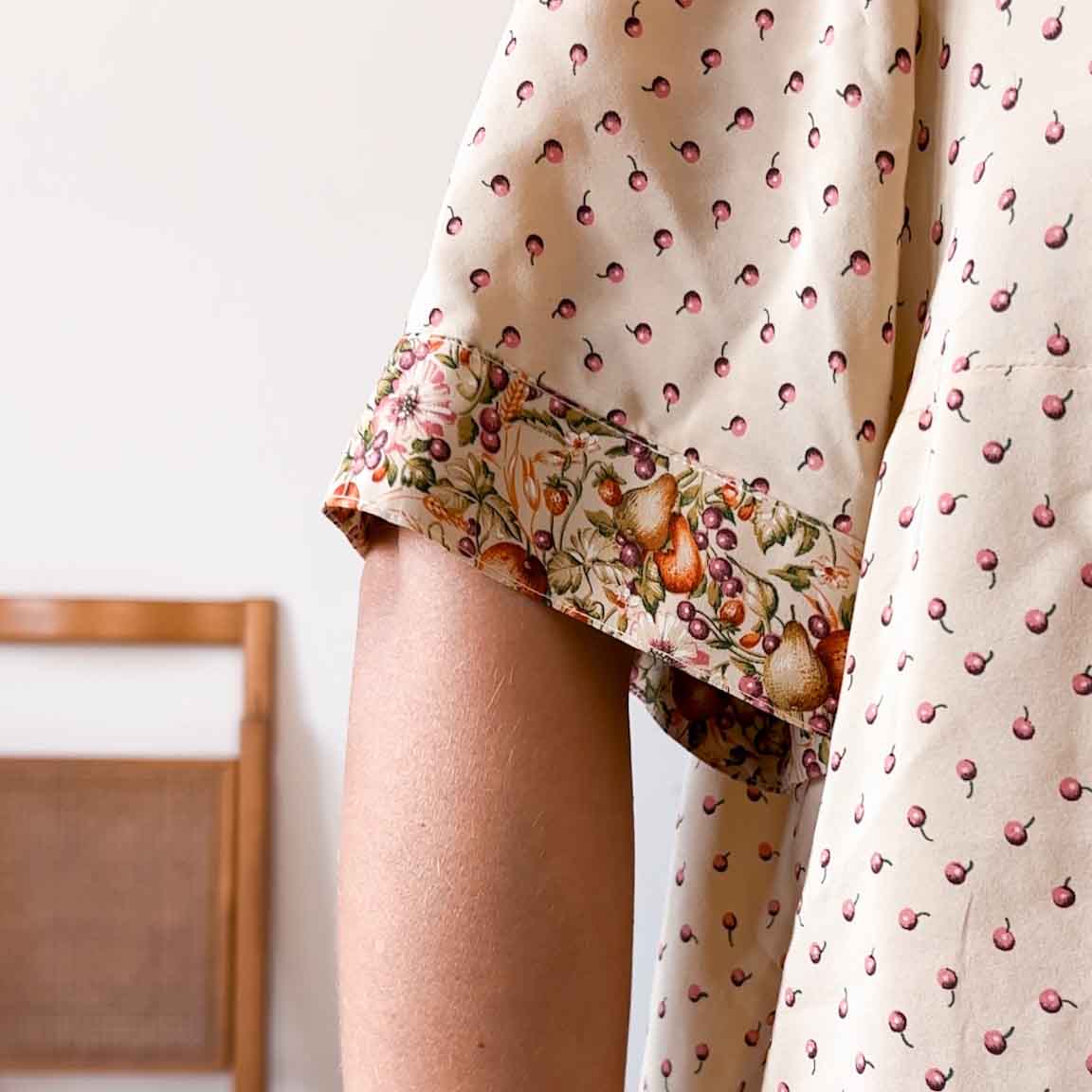 Camicia vintage fantasia frutti rossi e floreale - abbigliamento vintage Rivesty
