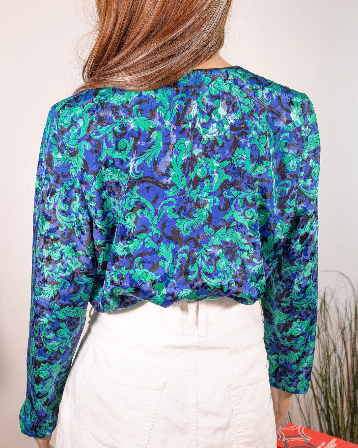 Camicia vintage stile anni '80 blu e viola con trama floreale - abbigliamento vintage Rivesty