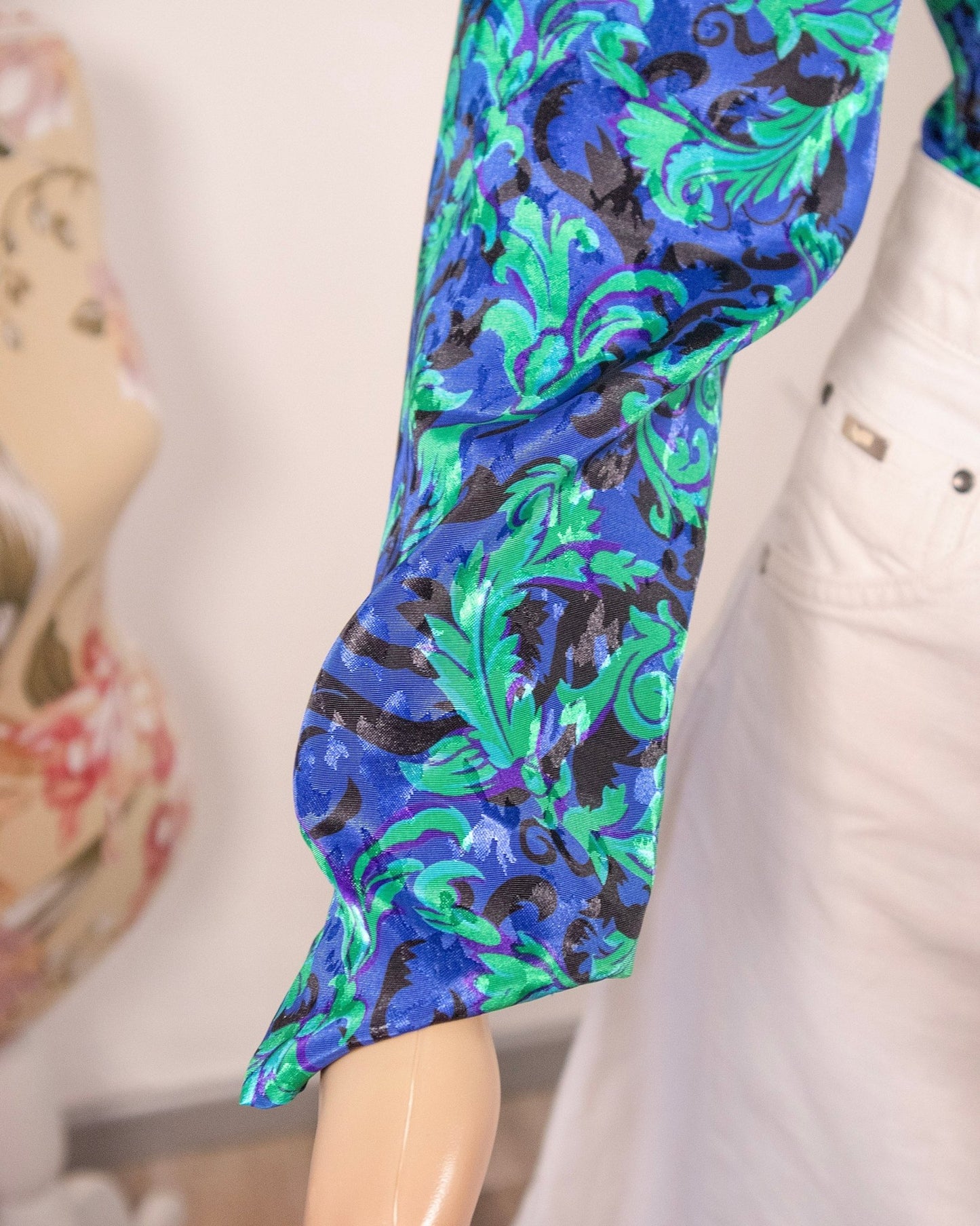 Camicia vintage stile anni '80 blu e viola con trama floreale - abbigliamento vintage Rivesty