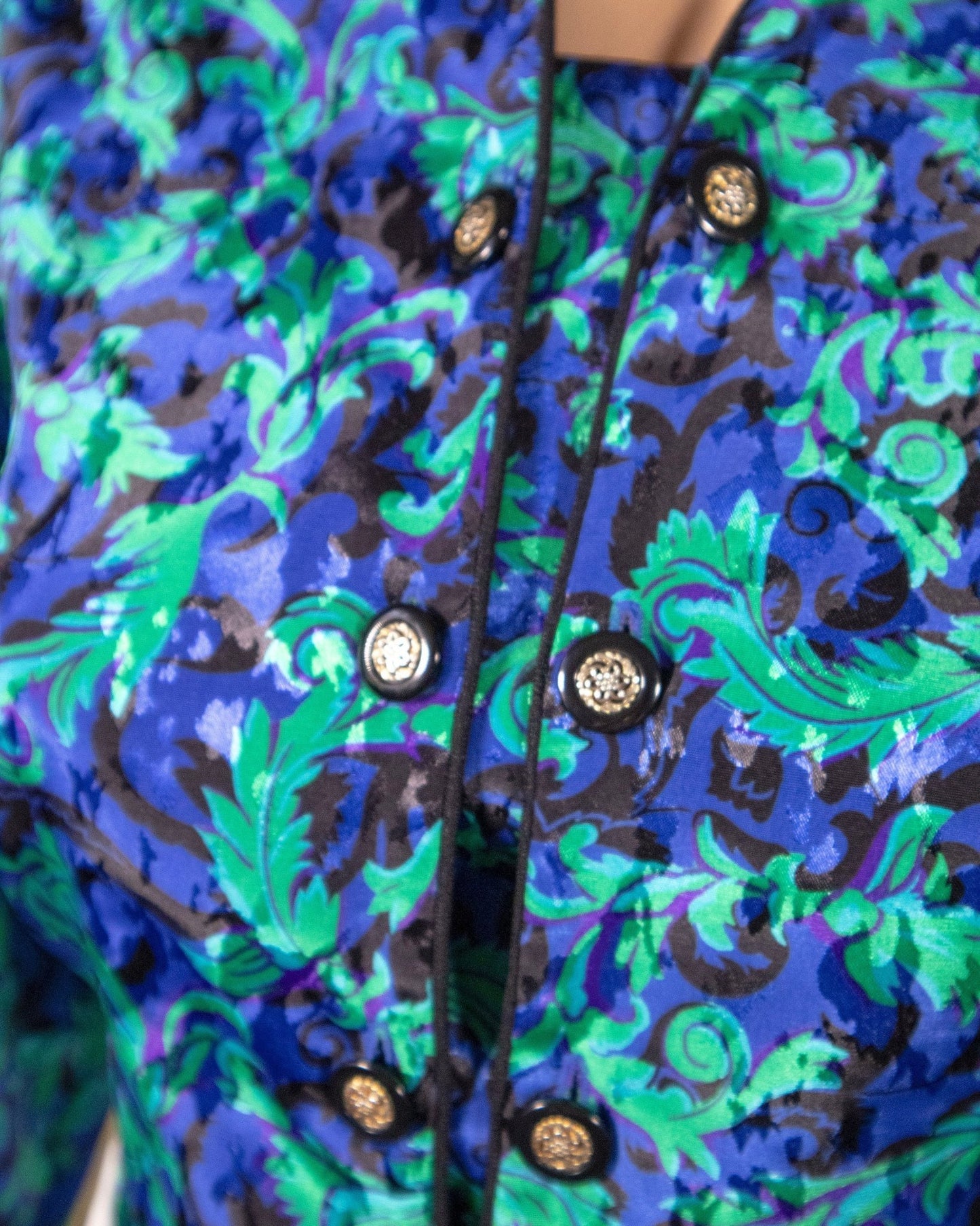Camicia vintage stile anni '80 blu e viola con trama floreale - abbigliamento vintage Rivesty