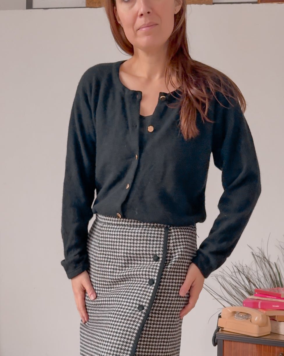 Cardigan vintage nero in lana e angora United Colors of Benetton - abbigliamento vintage Rivesty