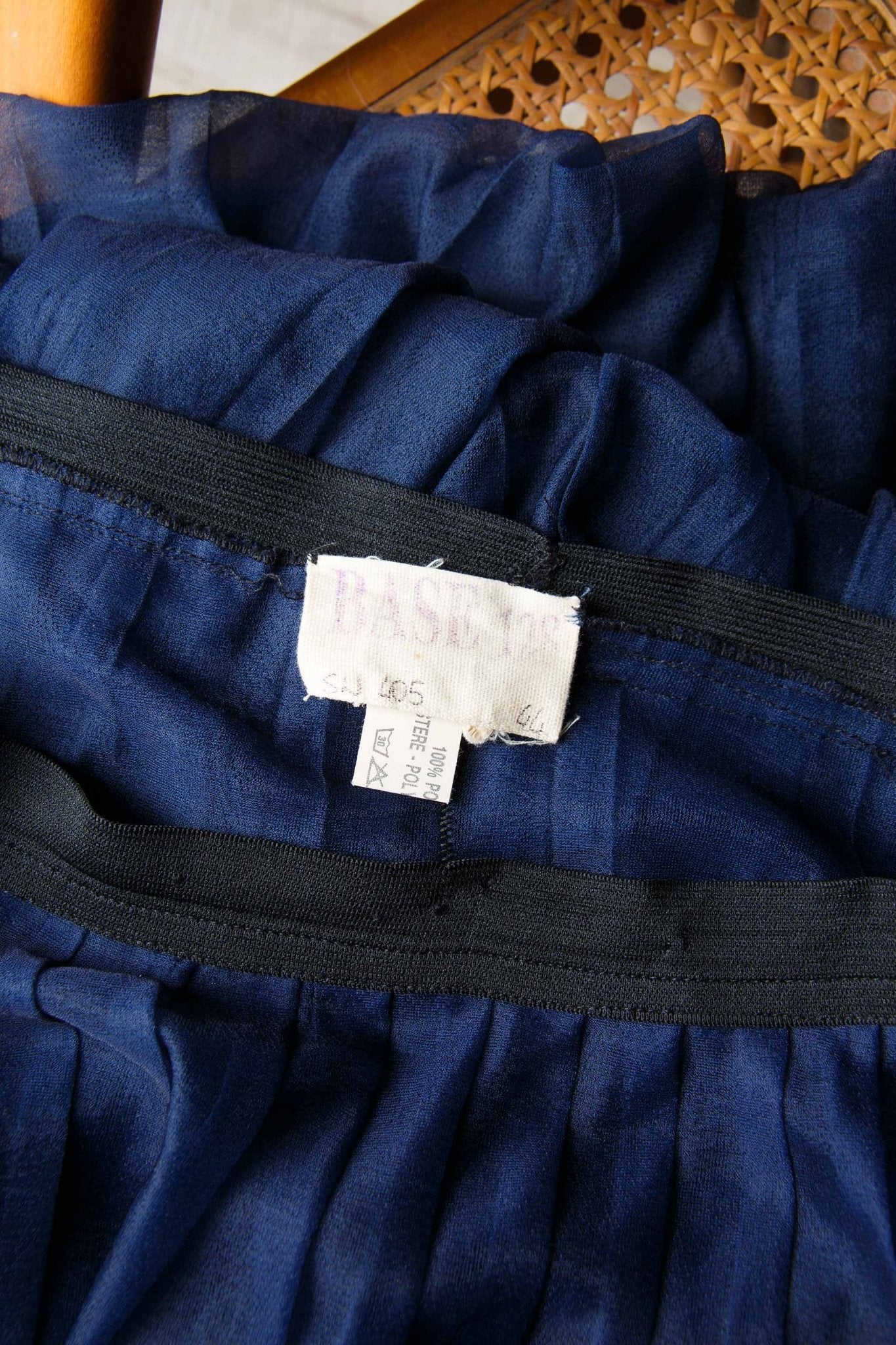 Gonna plissettata blu notte trasparente – BASE 128, taglia 44 | Rivesty Vintage - abbigliamento vintage Rivesty