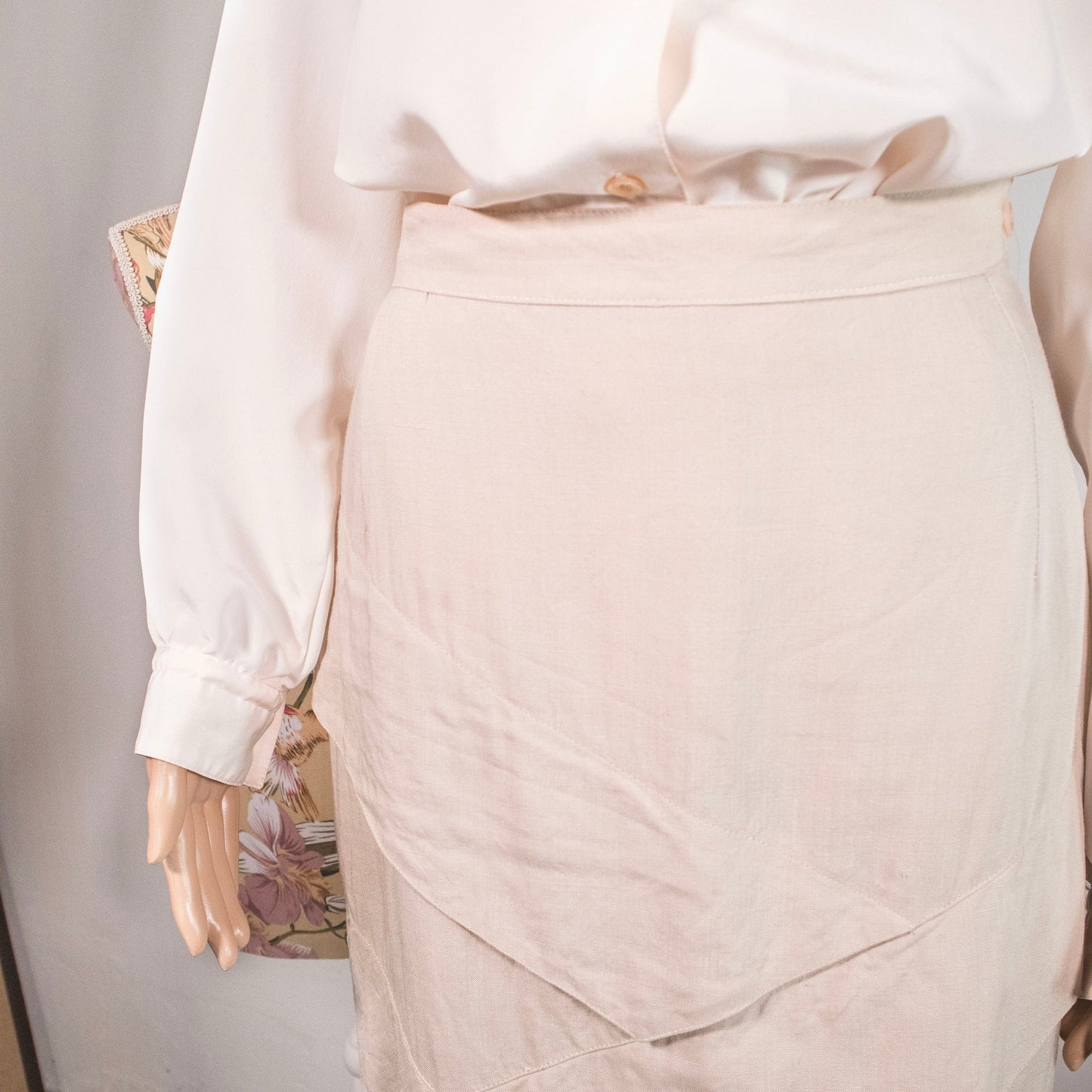 Gonna Vintage Beige con Dettagli Frontali di Giusi Slaviero - abbigliamento vintage Rivesty