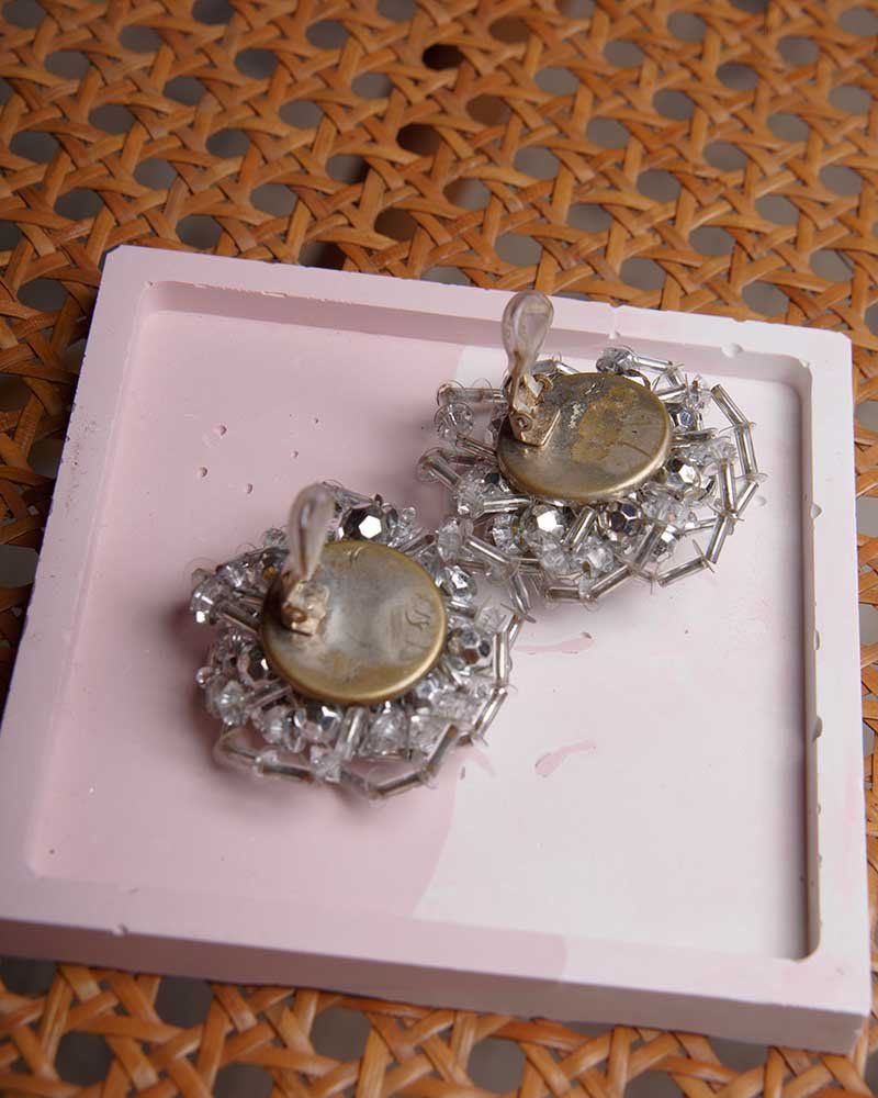 Orecchini vintage a clip argento con perline trasparenti – Bigiotteria anni ’70/’80 - abbigliamento vintage Rivesty