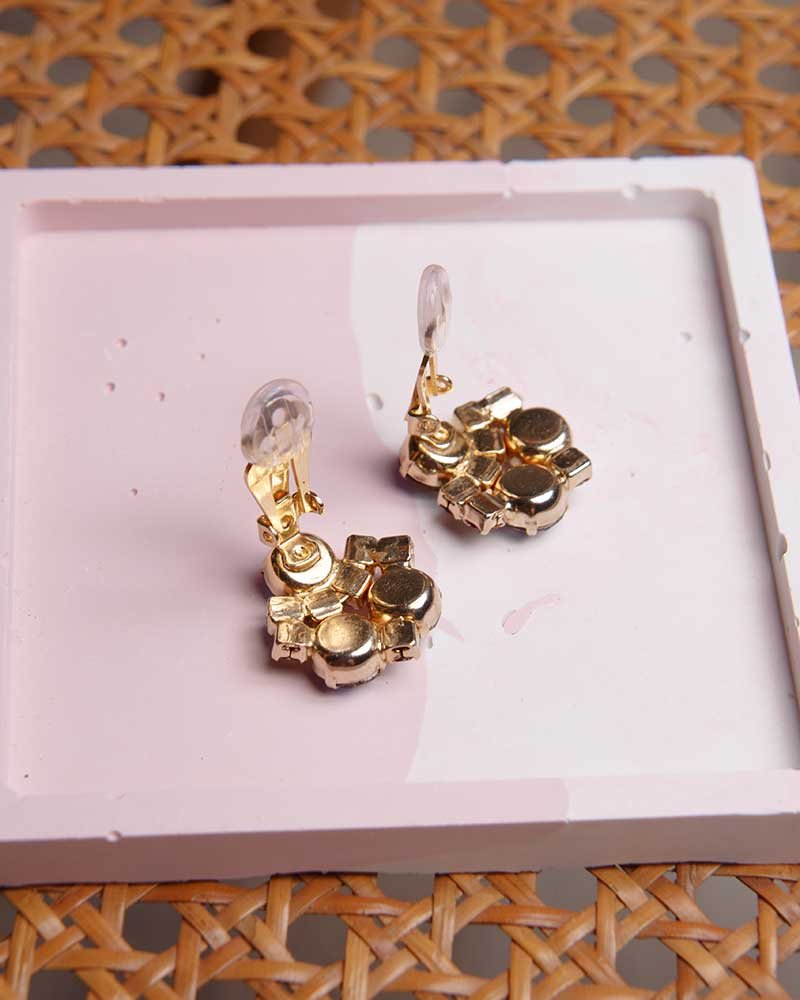 Orecchini vintage a clip con cristalli iridescenti – Anni ‘60/’70 – Piccoli ma luminosi - abbigliamento vintage Rivesty