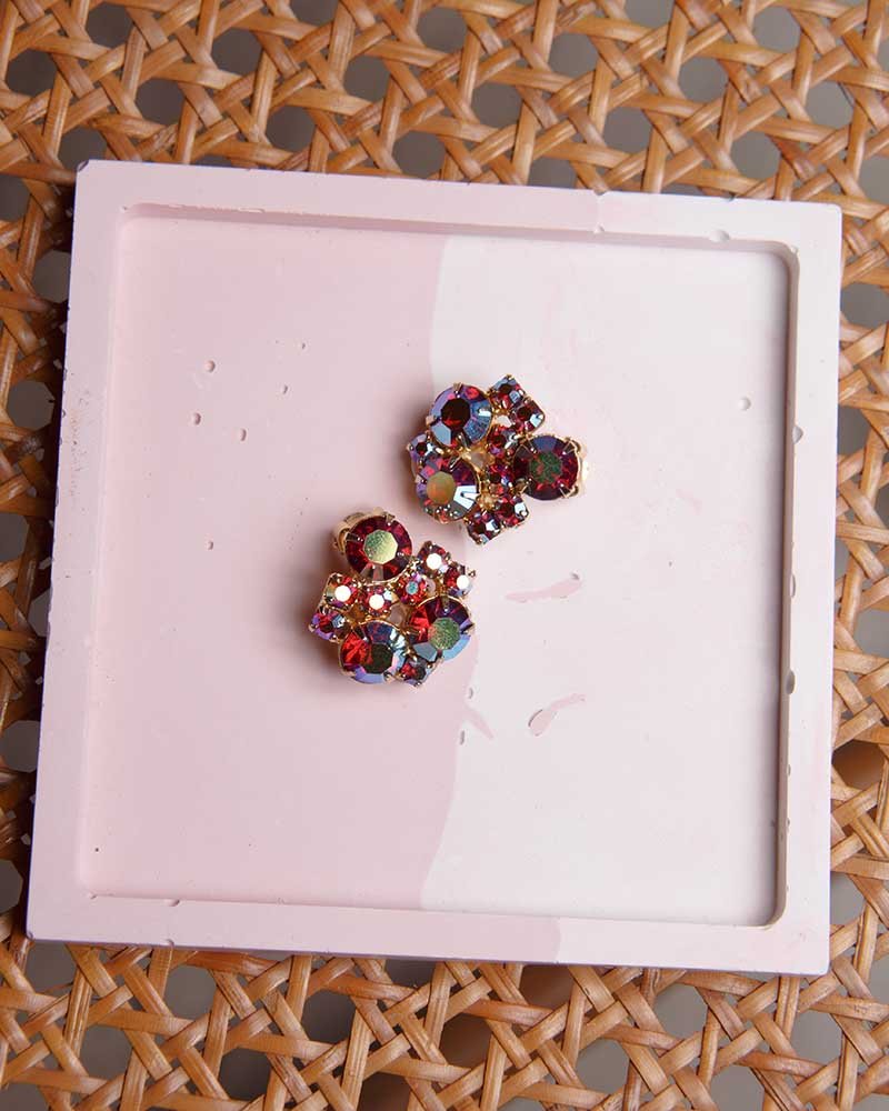 Orecchini vintage a clip con cristalli iridescenti – Anni ‘60/’70 – Piccoli ma luminosi - abbigliamento vintage Rivesty