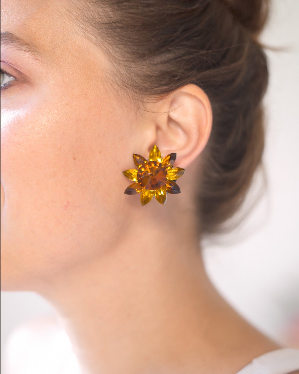 Orecchini vintage a clip fiore cristallo ambrato – Bigiotteria anni ’80 - abbigliamento vintage Rivesty