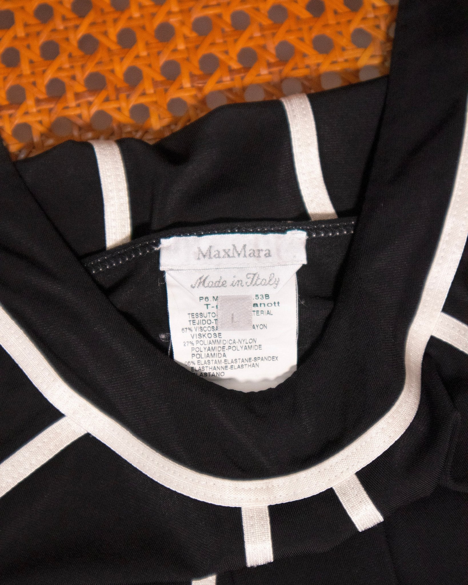 Top nero con righe bianche Max Mara - abbigliamento vintage Rivesty