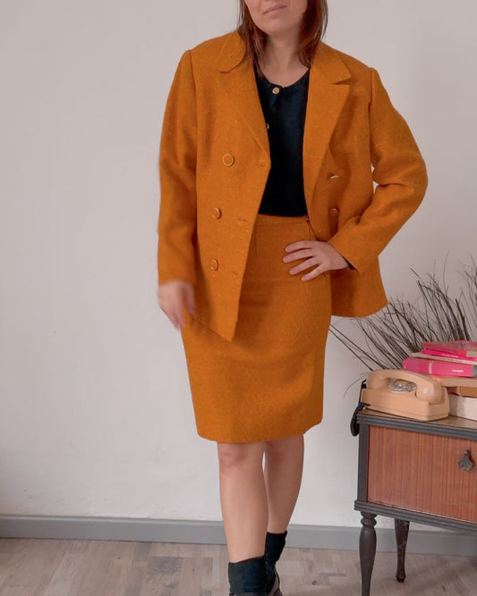 Completo vintage in lana cotta arancione blazer e gonna - Rivesty Vintage