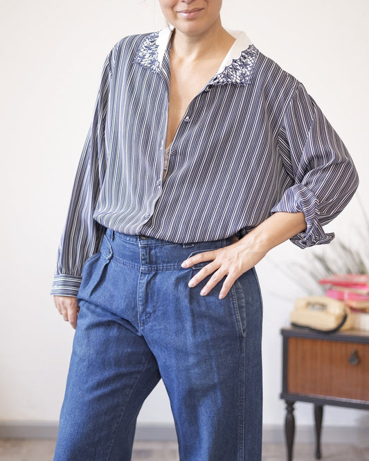 Camicia a righe navy con colletto ricamato – Taglia L - abbigliamento vintage Rivesty
