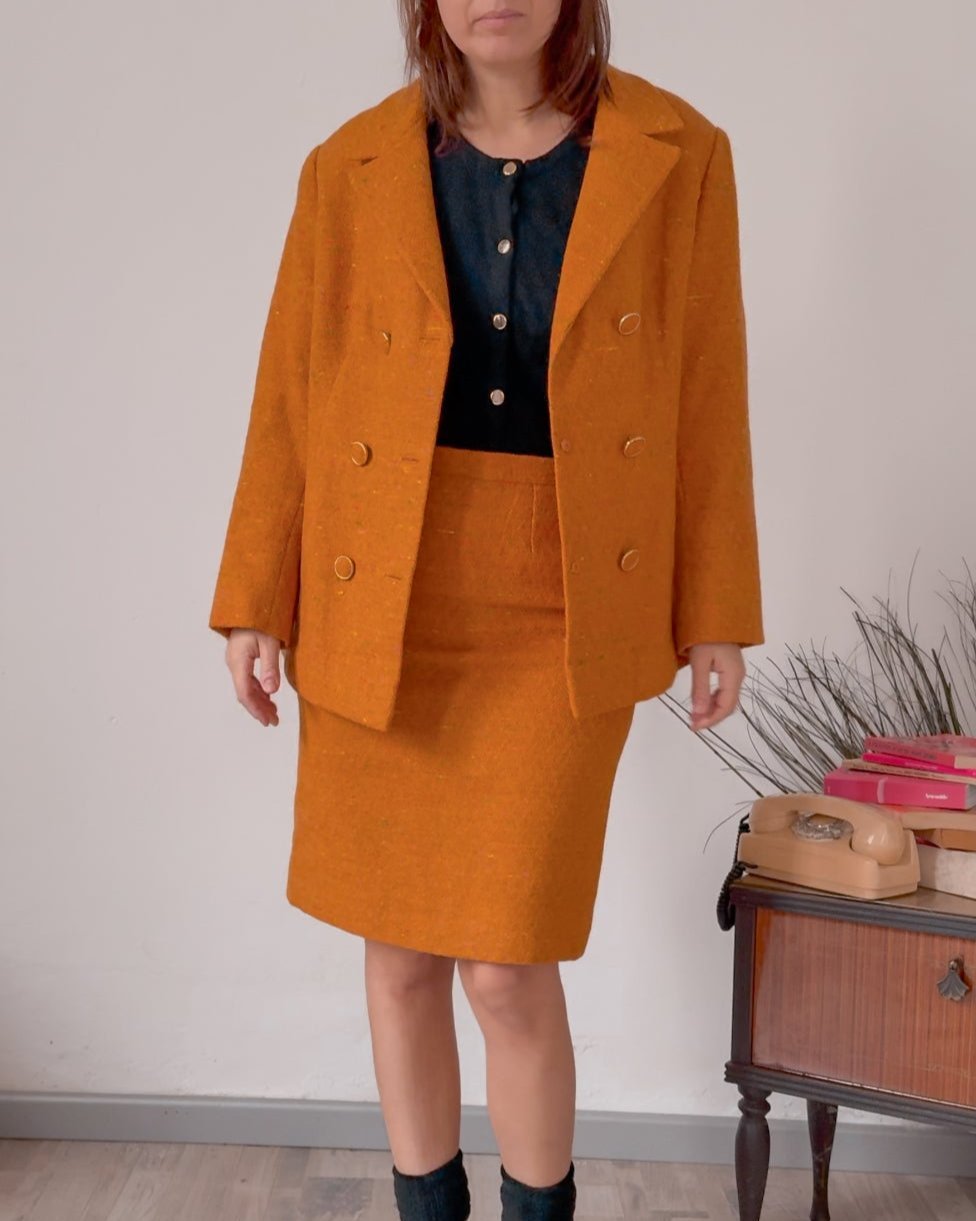 Completo vintage in lana cotta arancione blazer e gonna - abbigliamento vintage Rivesty
