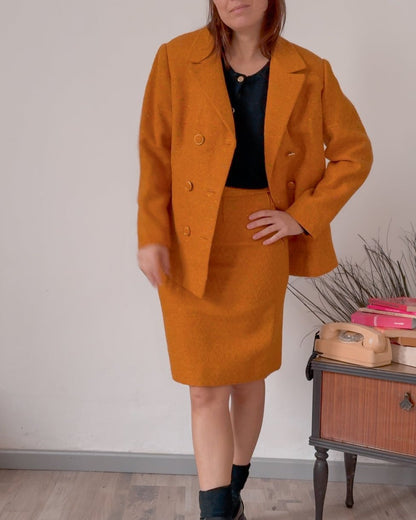 Completo vintage in lana cotta arancione blazer e gonna - abbigliamento vintage Rivesty