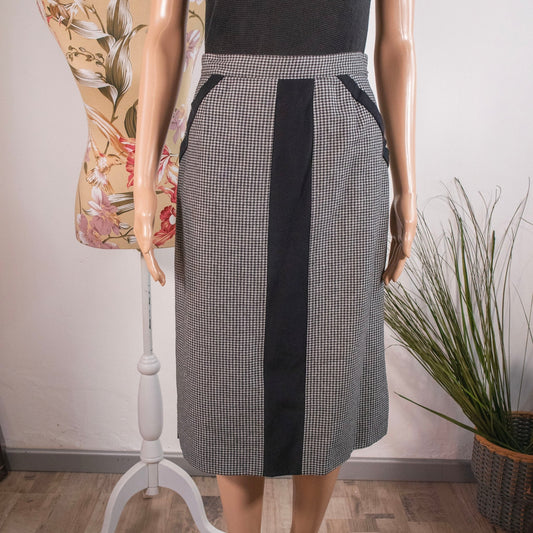 Gonna vintage aderente con righe geometriche nere - abbigliamento vintage Rivesty