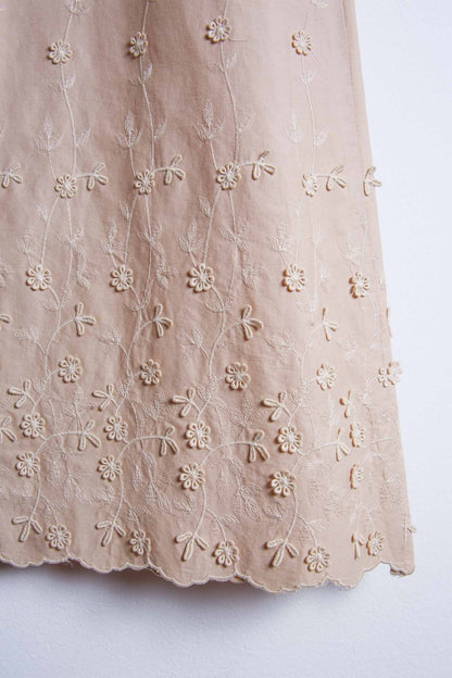 Gonna vintage beige con fiorellini ricamati – Taglia media | Rivesty Vintage - abbigliamento vintage Rivesty