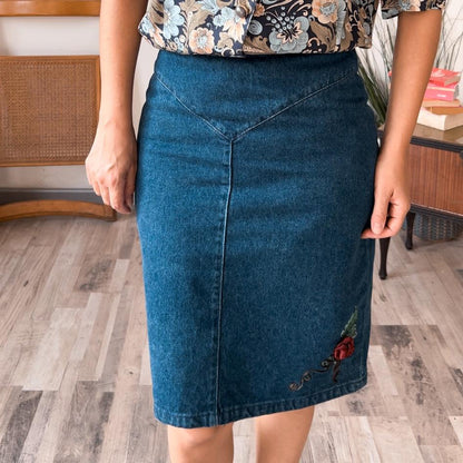 Gonna Vintage in Jeans con Dettaglio di Rosa - abbigliamento vintage Rivesty