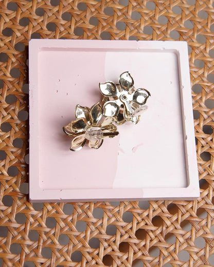 Orecchini vintage a clip oro fiore smaltato con cristallo centrale – Anni ‘80 - abbigliamento vintage Rivesty