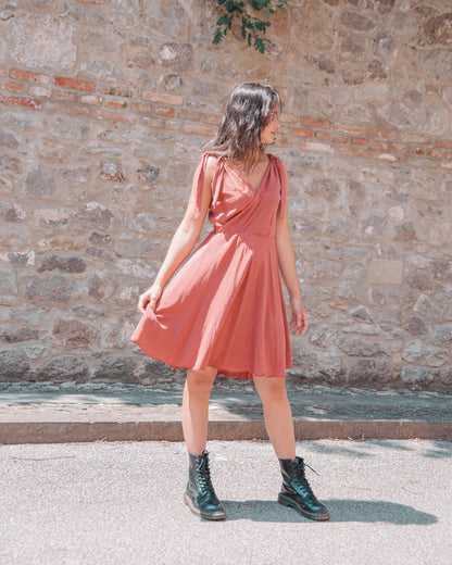 Vestito skater dress in seta con pois bianchi su sfondo rosso - abbigliamento vintage Rivesty