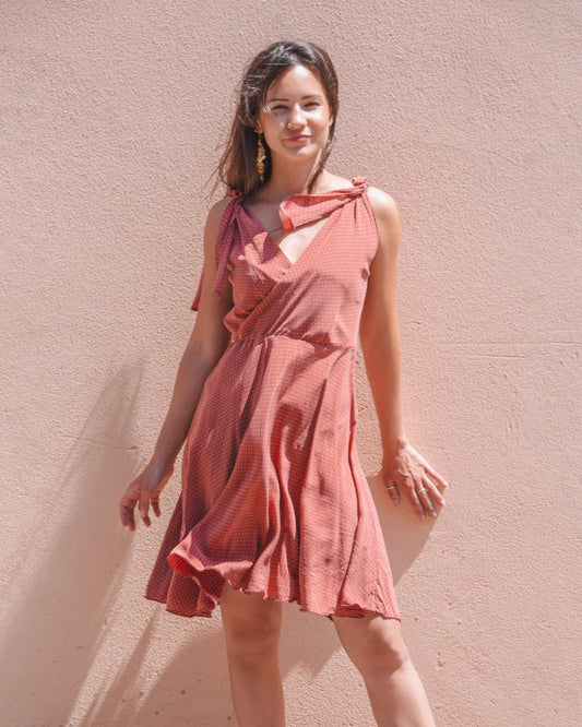 Vestito skater dress in seta con pois bianchi su sfondo rosso - abbigliamento vintage Rivesty