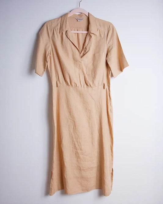 vestito vintage in puro lino Albinea appeso